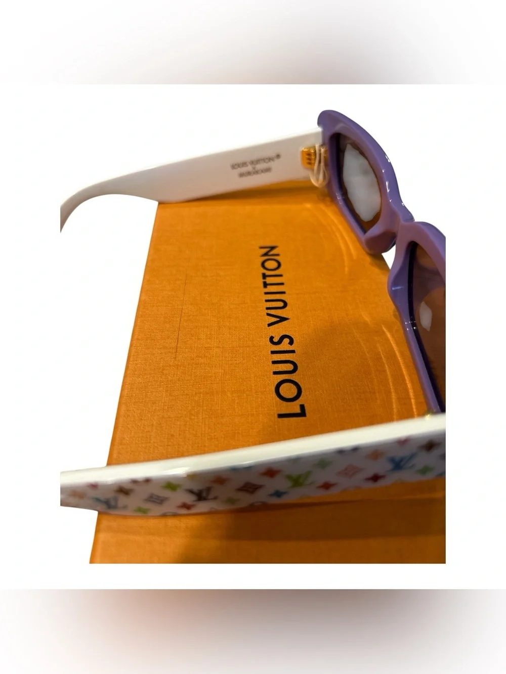 Louis Vuitton Lilac Rectangular Sunglasses with White Temples - Picture 9 of 15